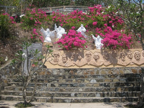Вьетнам. Вунг Тау. Белоснежные скульптуры на горе Христа.