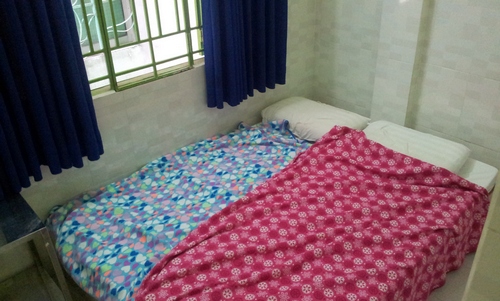 Две кровати и окно. Номер в Хо Ши Мине